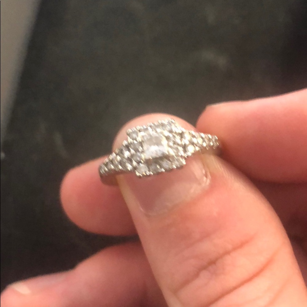Beautiful diamond ring - Picture 2 of 4